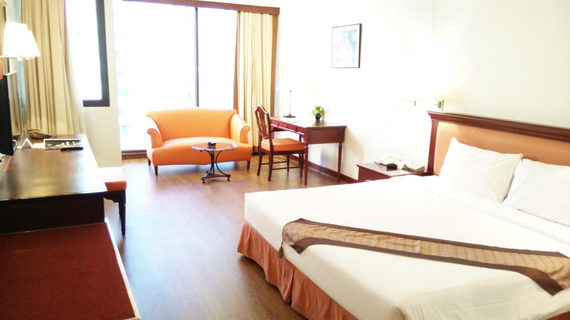 Tai Pan Hotel - Sha Plus Certified Bangkok Exteriér fotografie